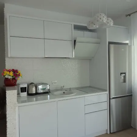 Emerald Desilva - Loft And Nuba Beach Mamaia