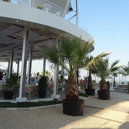 Emerald Desilva - Loft And Nuba Beach 마마이아
